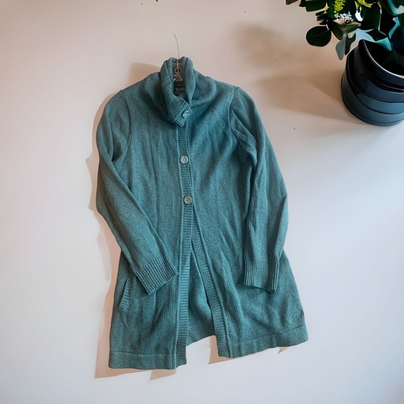 Woolrich Green Cardigan Sweater Womens Petite Medium Unique 3 Button Closure. - Picture 1 of 13
